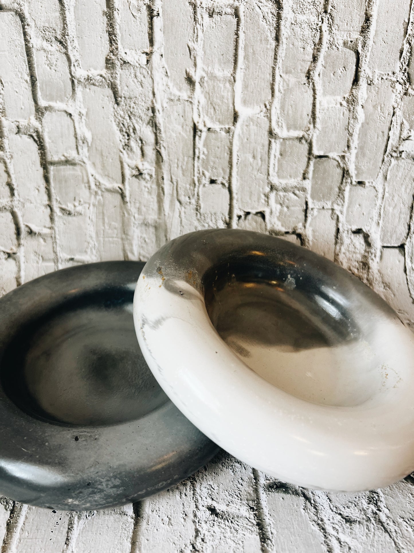 Charcoal Donut Dish