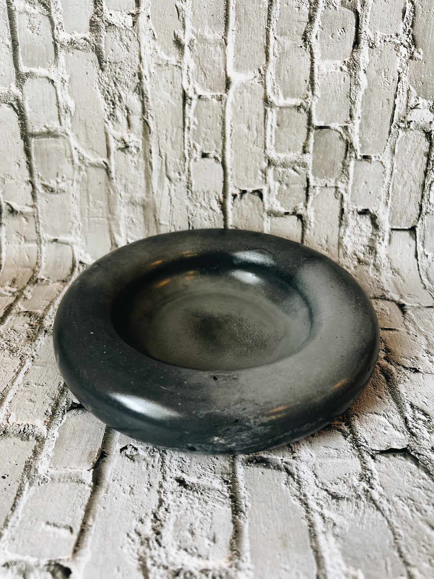 Charcoal Donut Dish