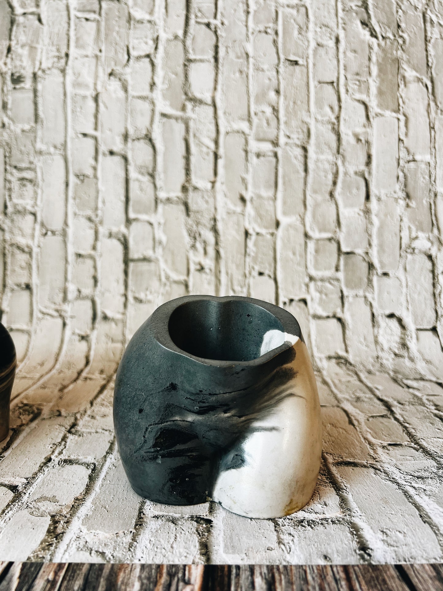 Moon Tide Tushie vase