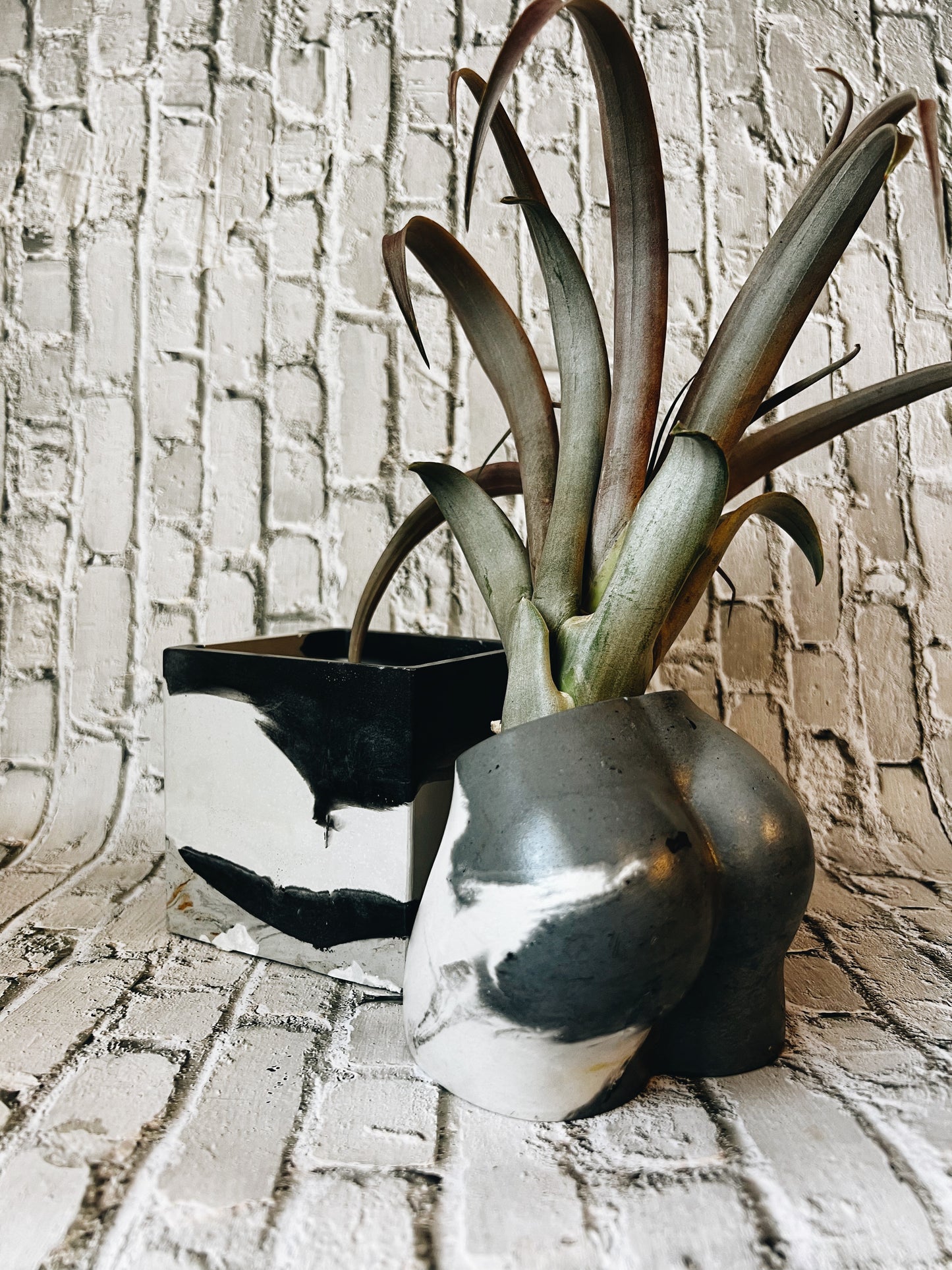 Moon Tide Tushie vase